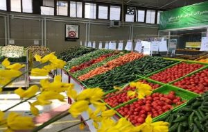 قیمت انواع میوه در بازار/ بالا نشینی آناناس و توت فرنگی و موز