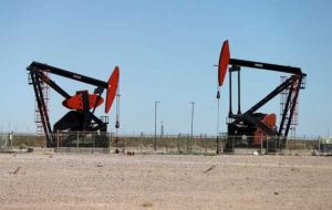 قیمت نفت به دلیل نگرانی از کاهش رشد اقتصادی ممکن است تقاضای سوخت را کاهش دهد