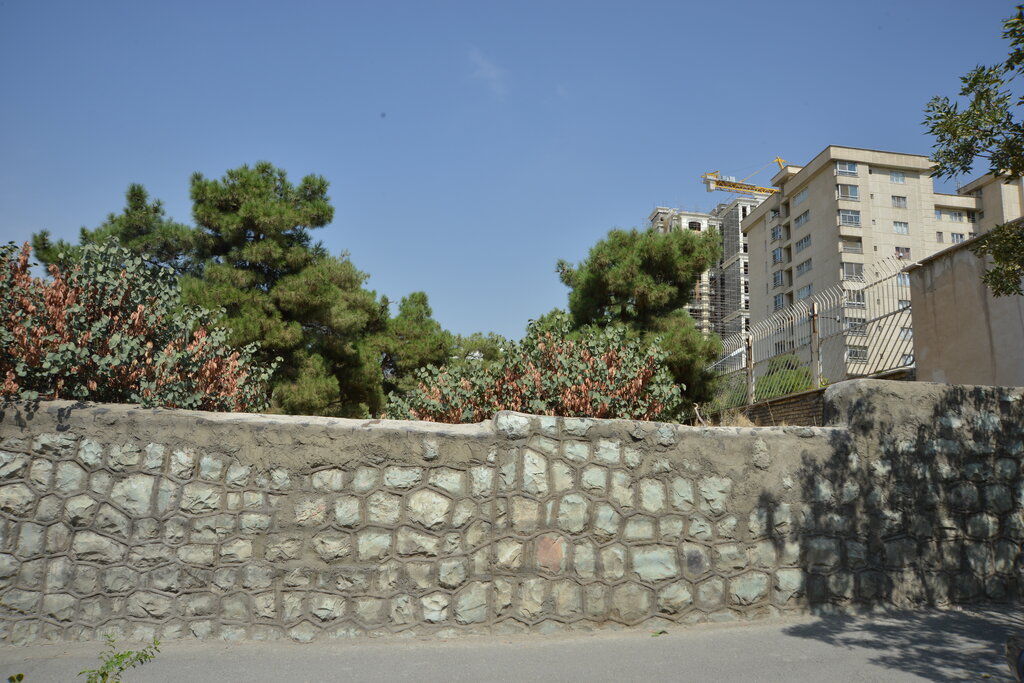 ماجرای کارخانه میخ‌سازی سعادت آباد چه بود؟ | ساخت کارخانه با سنگ سبز معدن فرحزاد