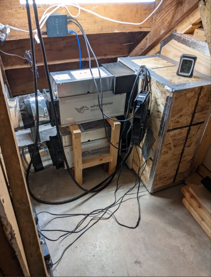 استخراج کنندگان بیت کوین در خانه، ستون فقرات یک شبکه بیت کوین غیرمتمرکز هستند.  جشن گرفتن ماه معدنچی Pleb در سپتامبر، تمرکز را بر روی پسر کوچک قرار می دهد.