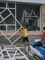مدارس اوکراین برای ساختن پناهگاه های بمب پیش از شروع ترم رقابت می کنند