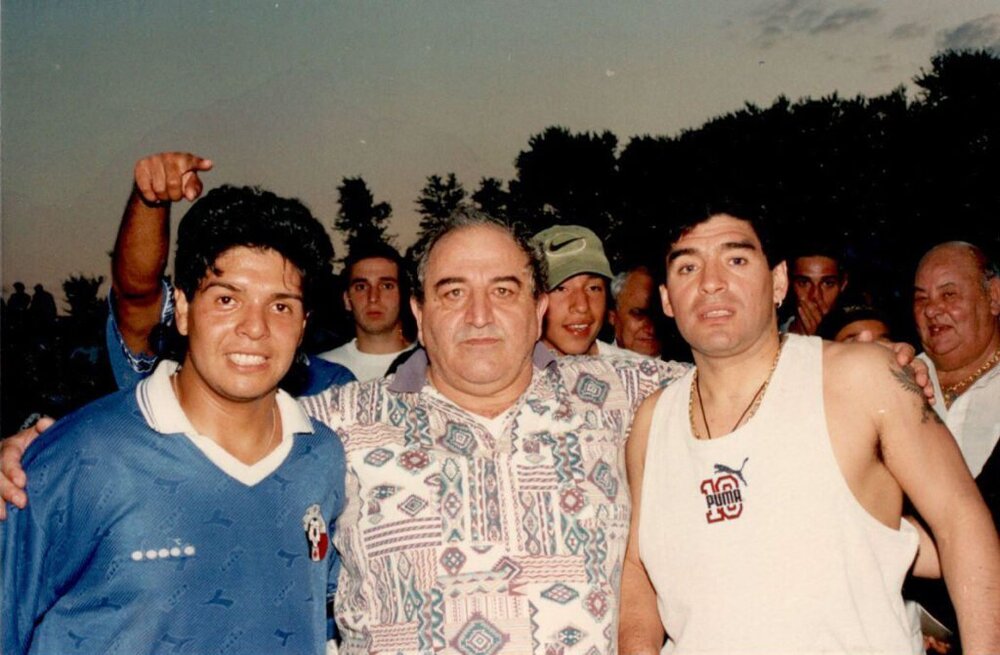 وقتی مارادونا یک کشور را به هم ریخت!/عکس