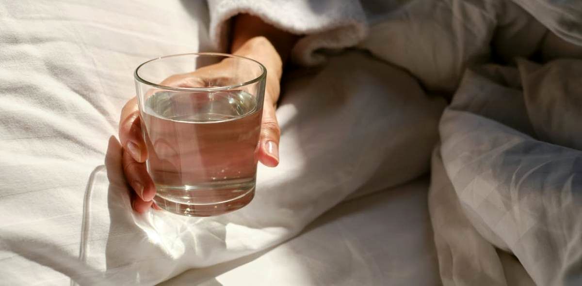 نوشیدن آب بعد از خواب