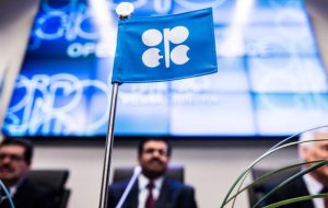 کاهش قیمت نفت در آستانه تصمیم اوپک