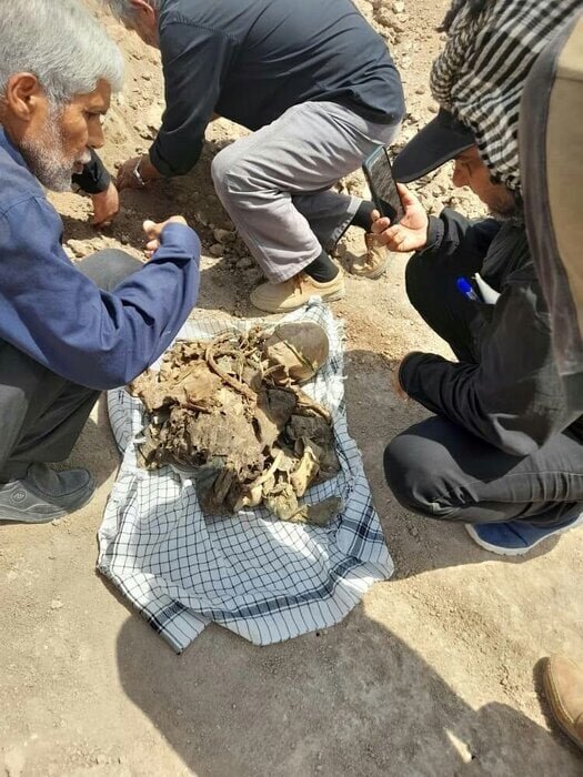 کشف پیکر یک شهید در هنگام آماده‌سازی مواکب شلمچه/ عکس