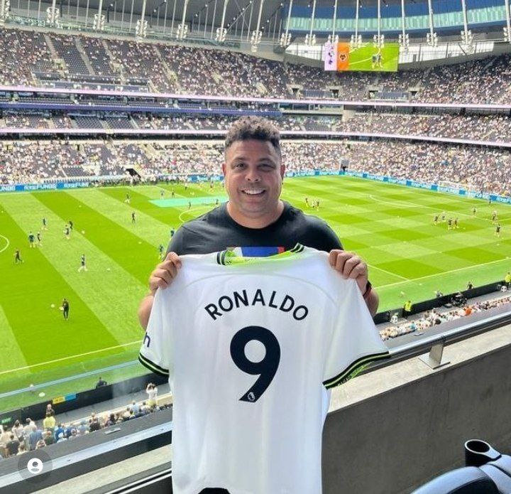 یادگاری تاتنهامی برای رونالدو/عکس