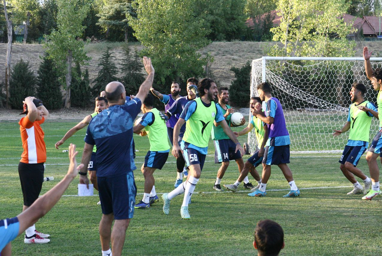 بازگشت بازیکن جنجالی استقلال به تمرین!/ عکس