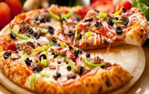 پیتزا متوسط ۵۰۰ هزار تومانی در شمال پایتخت / ارسال پنیر پیتزا از ناپل به تهران!