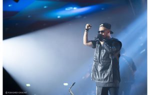 حضور خواننده استقلالی در ورزشگاه آزادی/عکس