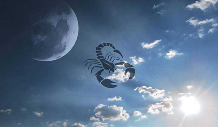 قمر در عقرب