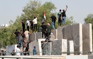 درگیری حامیان جریان صدر با نیروهای امنیتی در مقابل منطقه سبز بغداد