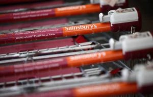 Sainsbury’s بریتانیا در حال مذاکره برای فروش فروشگاه‌هایی به ارزش 500 میلیون است