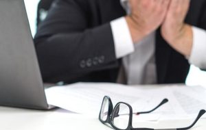 آیا تاجر ورشکسته می‌تواند نسبت به اموال خودش معامله انجام دهد؟