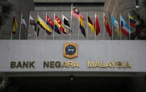 بانک مرکزی مالزی می‌گوید هیچ برنامه‌ای برای کنترل سرمایه، رینگیت مجدد وجود ندارد