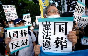 تشییع جنازه شینزو آبه، نخست‌وزیر کشته شده در ژاپن، واکنش‌های شدیدی را برانگیخت