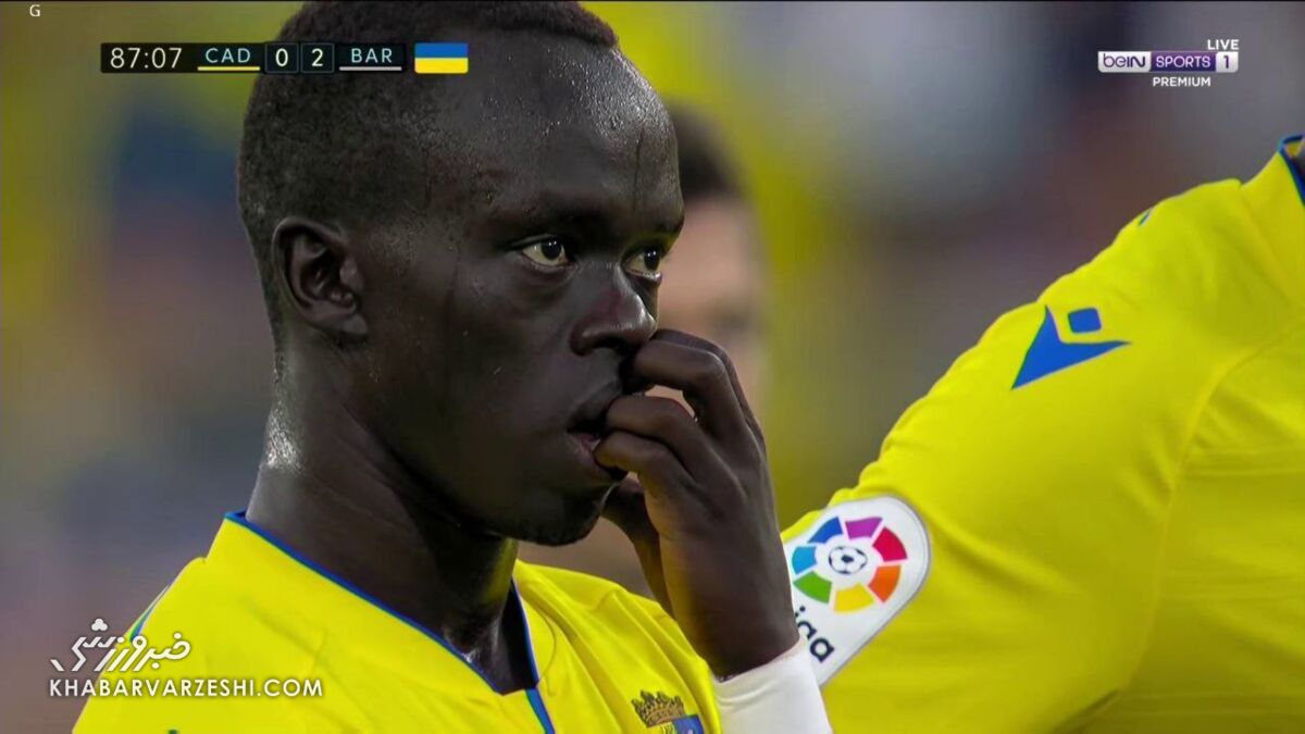 تصاویر| اتفاق هولناک در لالیگا/ حمله قلبی یک تماشاگر؟