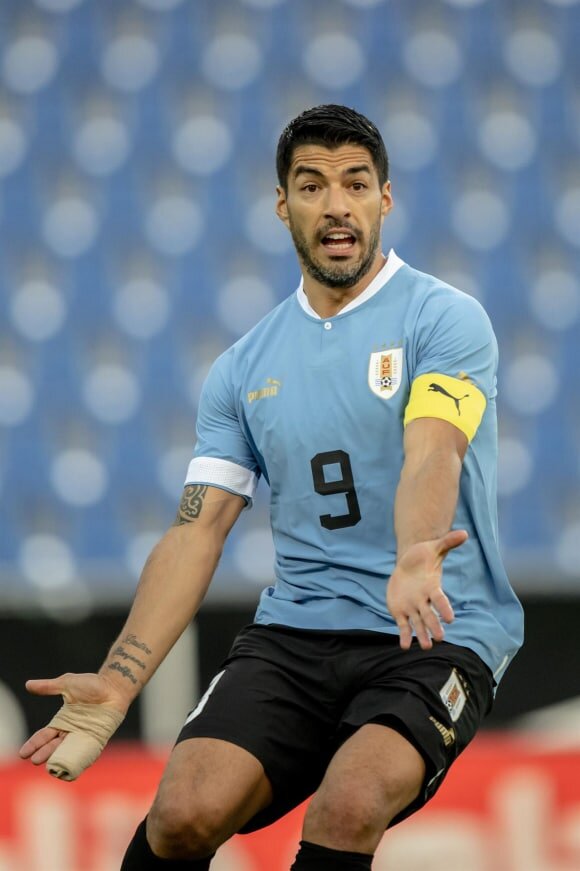 راز دست بانداژ شده سوارز در بازی با ایران/عکس