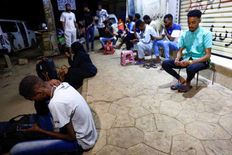 سودانی ها به دنبال آینده ای روشن تر به سمت شمال به مصر می روند