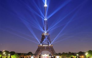 شهردار پاریس بابا برقی برج ایفل شد