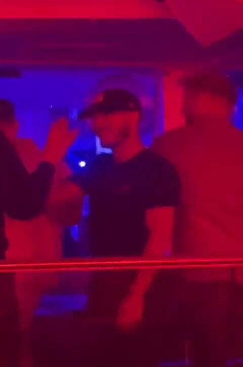 شکار ستاره جنجالی رئال مادرید در یک کلاب شبانه/عکس