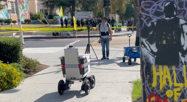 ربات حمل غذا صحنه جرم را به هم ریخت / عکس