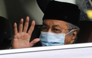 ماهاتیر، نخست وزیر سابق مالزی، 97 ساله، پس از درمان کووید از بیمارستان مرخص شد