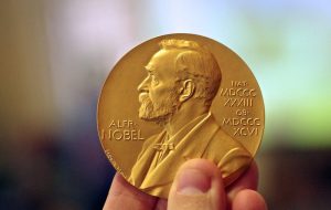 نوبل ادبیات را کدام نویسنده به خانه می‌برد؟