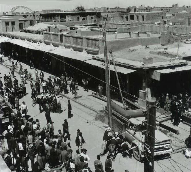 از «چراغ‌گاز» تا «چراغ‌برق» | چرا مردم چراغ‌های این خیابان را می‌شکستند؟