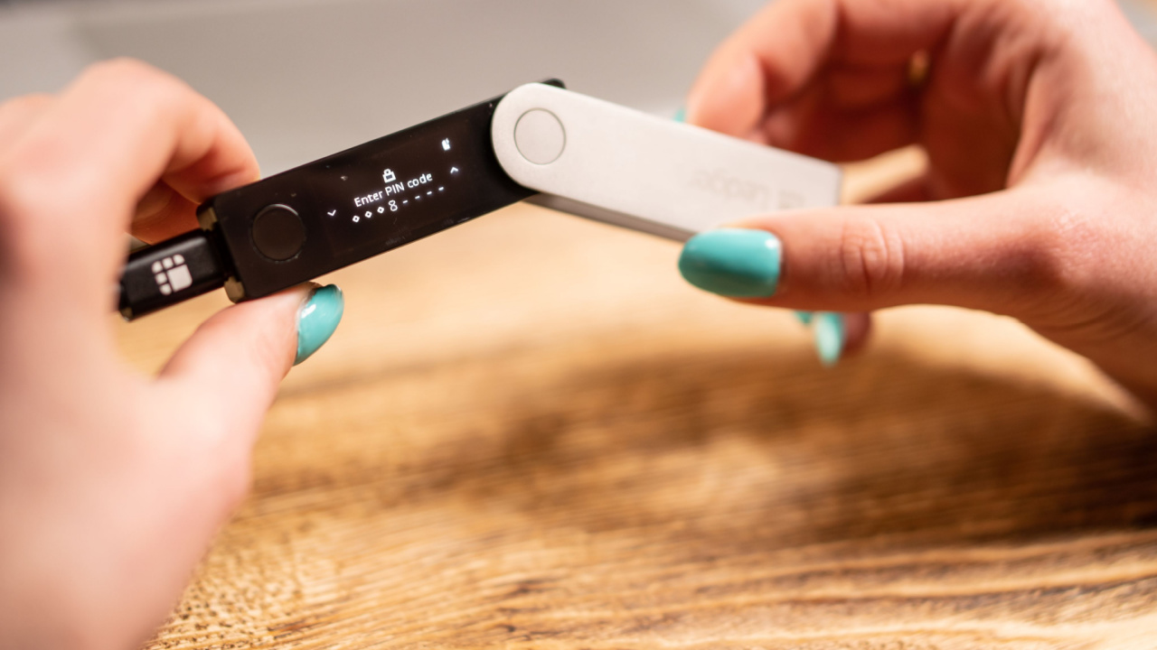 با کاهش محدودیت های ارزی، فروش کیف پول های رمزنگاری سخت افزاری در روسیه کاهش یافت