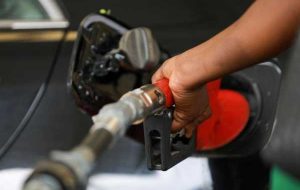 یارانه سوخت نیجریه در ماه آگوست از یک میلیارد دلار گذشت زیرا بنزین بیشتری عرضه کرد یارانه سوخت نیجریه در ماه آگوست از یک میلیارد دلار گذشت زیرا بنزین بیشتری عرضه کرد