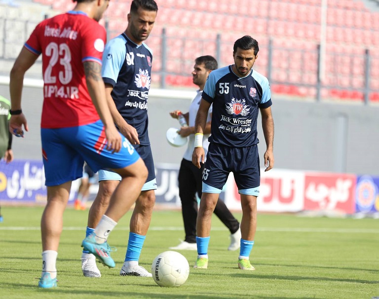 بازگشت کریمی به فوتبال پس از ۶۱۶ روز/عکس