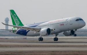 تصاویر | چین با کمک 168 نفره به جنگ رقابت ایرباس و بوینگ رفت ! تصاویر | چین با کمک 168 نفره به جنگ رقابت ایرباس و بوینگ رفت !