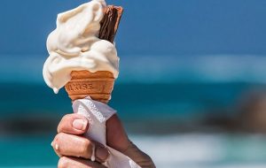 کاهش عجیب مصرف بستنی در تابستان امسال/ دسر محبوب ایرانی‌ها آب شد
