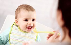 مادران بخوانند؛ بهترین روش شروع غذای کمکی برای کودک مادران بخوانند؛ بهترین روش شروع غذای کمکی برای کودک