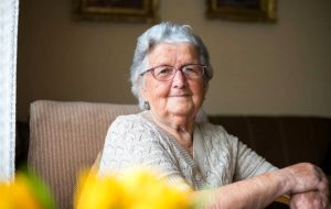 چرا زنان عمر طولانی تری نسبت به مردان دارند؟