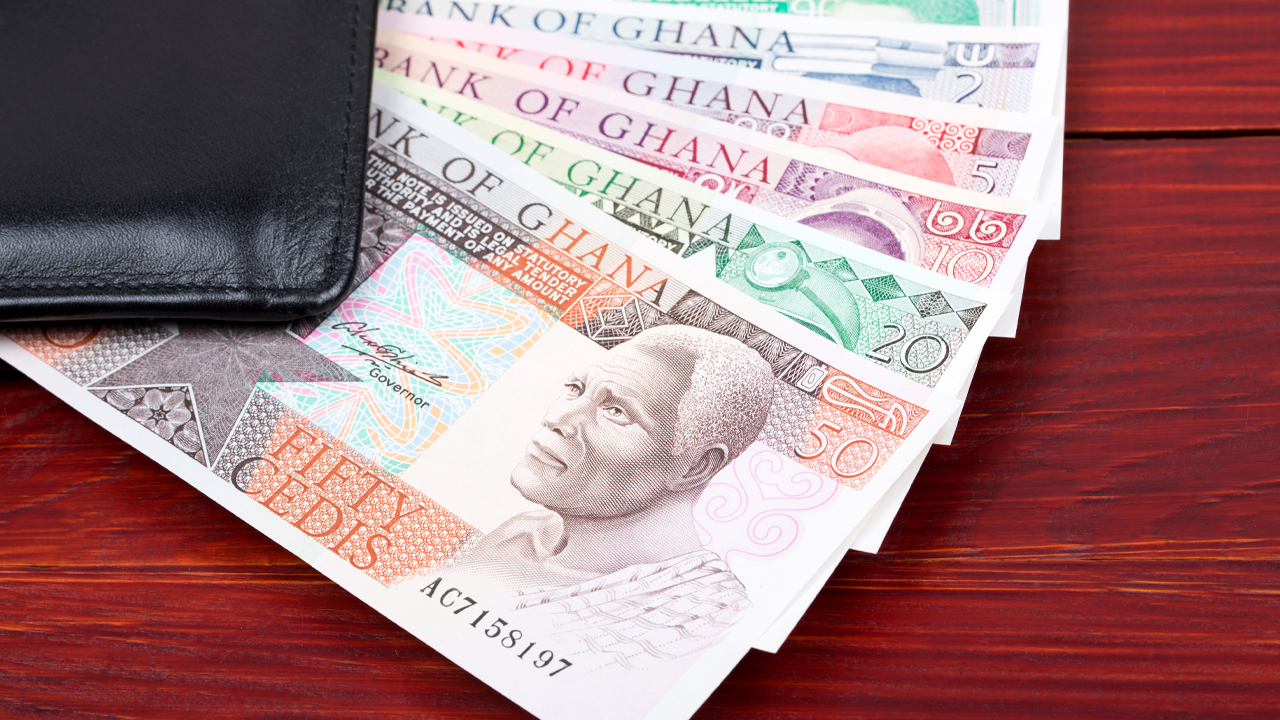 گزارش: Cedi غنا در برابر دلار آمریکا بیشتر می شود تا به بدترین ارز جهان تبدیل شود