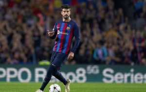 اتفاق ناراحت‌کننده برای پیکه؛ تصویر شکیرا روی لباس بارسا!