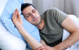 اگر کم بخوابید هزار مرض می گیرید/ چند ساعت بخوابیم خوب است؟