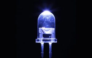 این لامپ کوچک ما را از شر کرونا و دیگر ویروس‌های خطرناک رها می‌کند