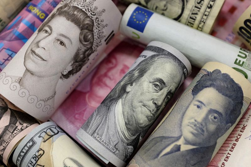 با تشدید ناآرامی در بریتانیا، پوند سقوط کرد.  دلار در برابر ین به بالاترین حد خود در 32 سال اخیر رسید