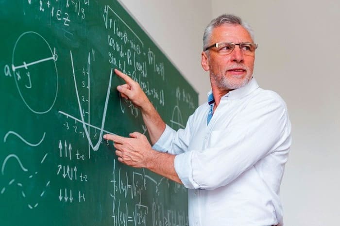  ویژگی ها و نشانه های یک معلم بد