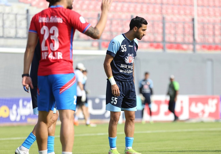 بازگشت کریمی به فوتبال پس از ۶۱۶ روز/عکس