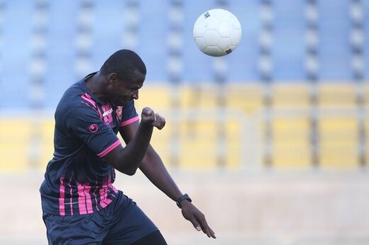 ببینید | مشت یاغی پرسپولیسی به صورت یک هوادار ببینید | مشت یاغی پرسپولیسی به صورت یک هوادار