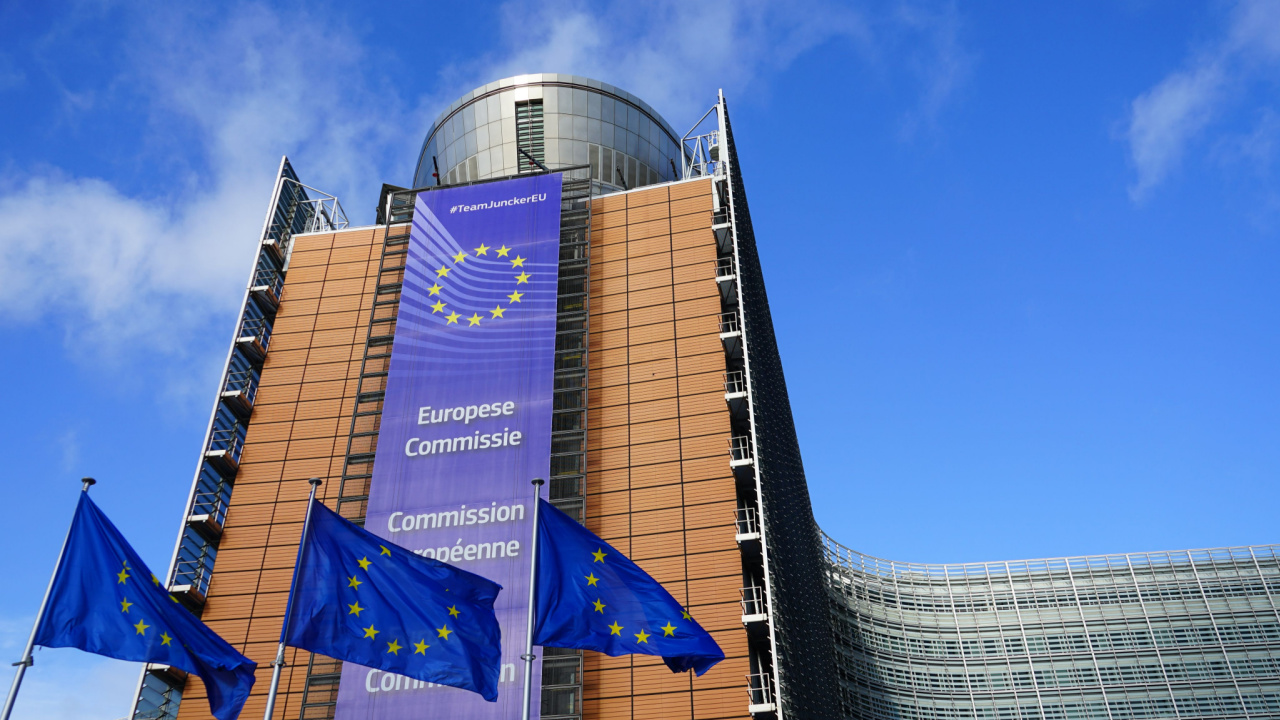 بروکسل برای گسترش پرداخت های فوری به یورو، قانون پیشنهاد می کند
