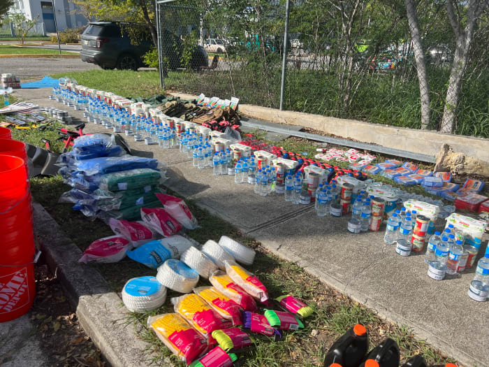 تجهیزات جمع آوری شده توسط PRBTA برای امداد رسانی در طوفان.