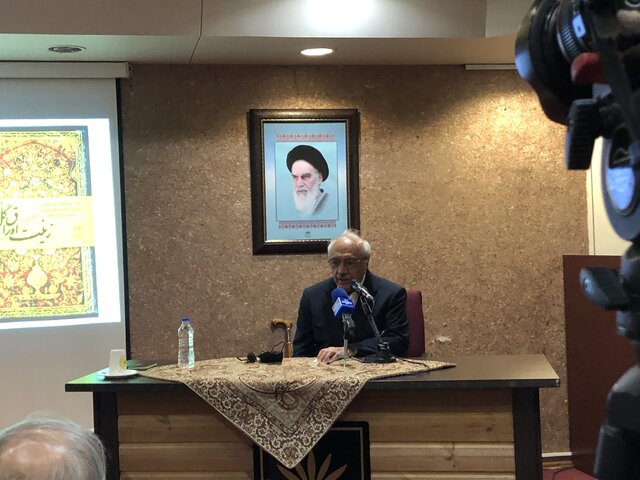 تناقض در دیوان حافظ زیاد است