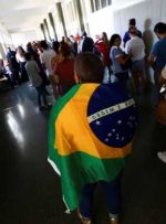 تنش بالا گرفت زیرا برزیلی ها در آن سوی اقیانوس اطلس رای دادند