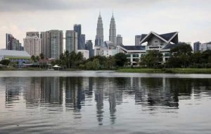 در میان گمانه زنی های انتخاباتی، مالزی اعلام بودجه را در برنامه زمان بندی شده تایید کرد