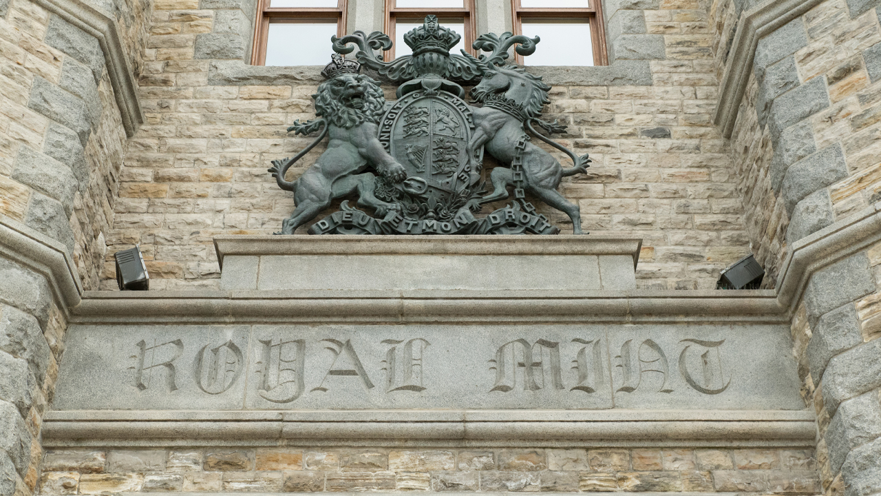 رویال ضرابخانه بریتانیا سود بی سابقه ای را در میان تقاضای قابل توجه برای طلا و نقره فاش کرد