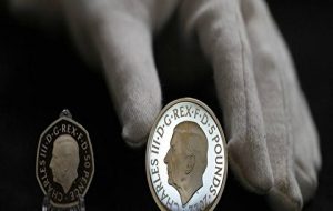 ضرب سکه‌ با تصویر پادشاه جدید انگلیس